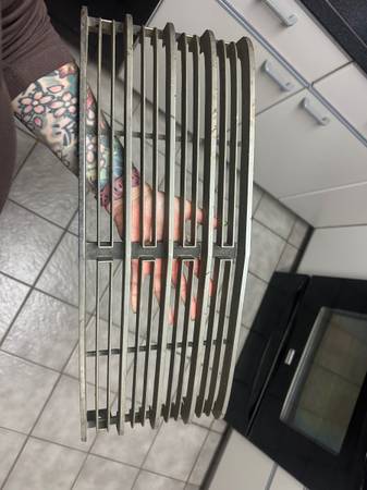 Grill piece for 1955 Lincoln 1