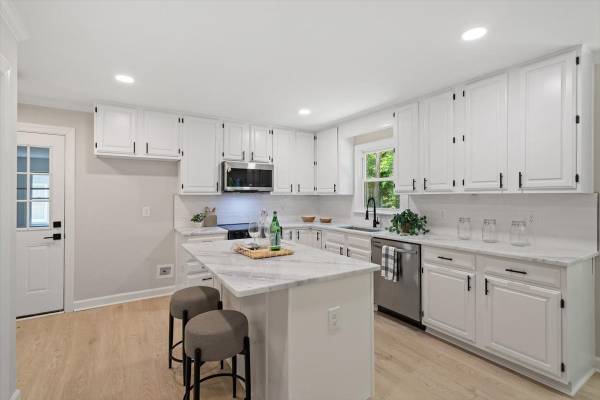 $698,900 / 4br - 2493ft2 - STUNNING home in Shepards Vineyard w/NEW Roof~HVAC~Windows & MORE! (Apex)63685979283971121
