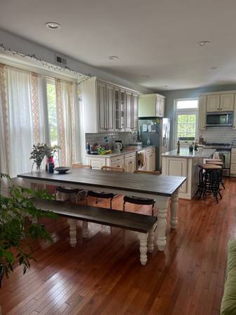 $1,300 Furnished Primary Bedroom for rent (Eckington, D.C.) (Eckington)64040026884739122