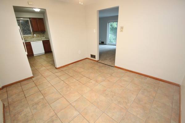 $1,049 / 2br - 2BR in Crafton/Ingram - Patio, A/C, Garage, W/D Hook-Ups - WHAT A DEAL (Ingram/Crafton)64013368628482124