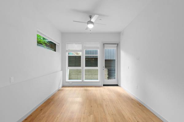 $3,500 / 2br - Pet Friendly, Bike storage, More! Find It All Here @ Stark St Lofts! (SE Portland, Laurelhurst, Buckman)63672601276417123