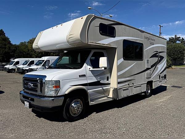 1 2014 Ford E-Series Coachmen Leprechaun 1