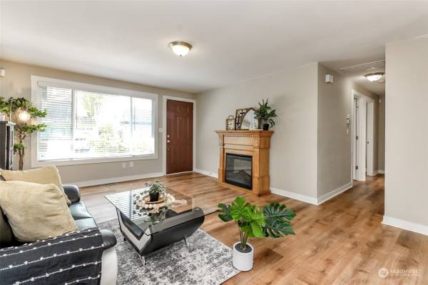 $2,132 / 3br - 1360ft2 - Perfect for summer barbecues & outdoor activities (Kent, WA)64031309316993123