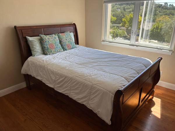 Queen Size Bed 1