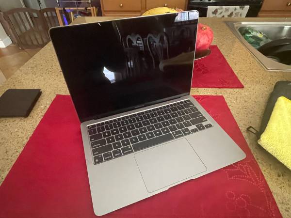 Macbook Air M1 BASE MODEL 1