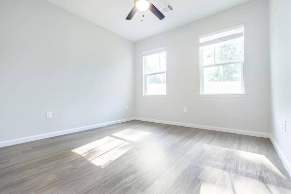 $1,000 / 2br - 1027ft2 - Spacious Walk-in Closets, Some Paid Utilities, Breakfast Bar* (Henderson TX)64037559147650123