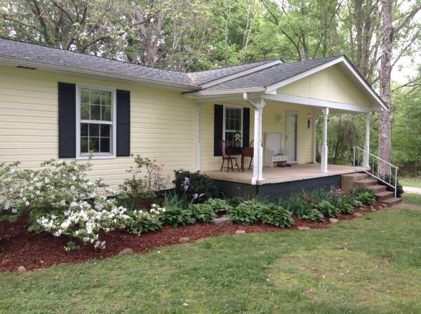 $1,400 / 2br - 1000ft2 - Quiet, 2bdrm, 1 bath ranch home 1+ acres (Off Dug Hill near Rt. 431)63658742955265120