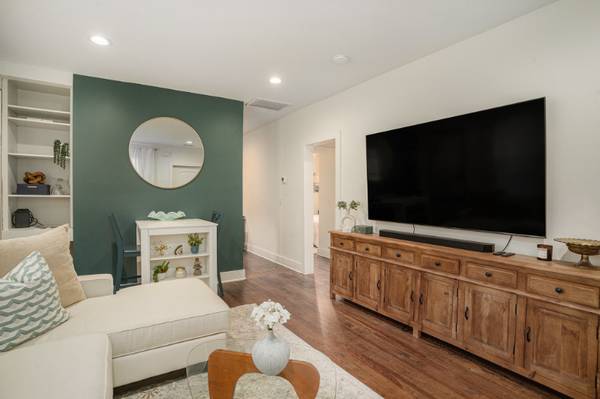 $2500.00 / 2br - 806ft2 - 1913 Orvid St64016105142787121