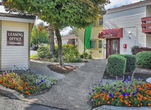 $1,545 / 2br - $500 SAVINGS + Private Two Bed with Garages Available for Rent (Powell Butte)63867270612865122