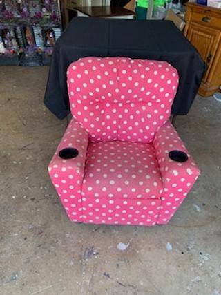 Childs Pink Recliner 1