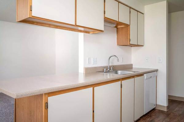 $1,556 / 1br - 725ft2 - Outstanding Hillsboro location! Our views are fantastic! (Hillsboro)63831464899457123