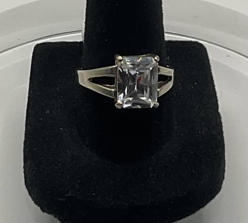 Sterling Silver & Emerald Cut Cubic Zirconia Size 7 1/2 Ring 1