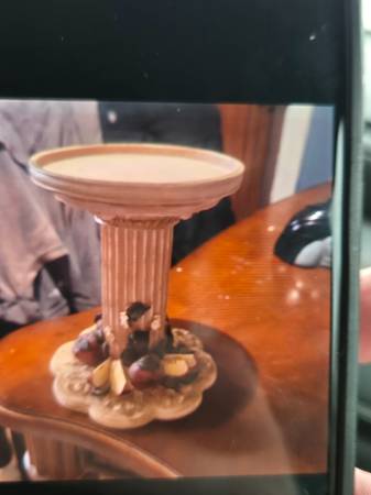 Decor pedestal with apples 1