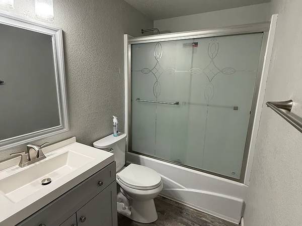 Share 3 bedroom home - Newly Remodeled 1