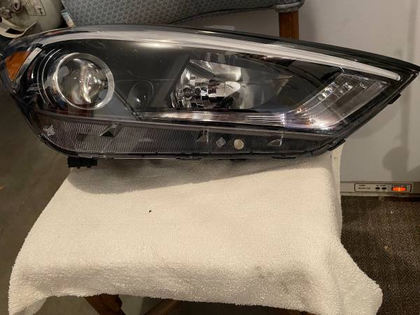 2017 Hyundai Headlight Assembly 1