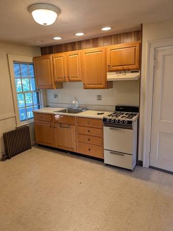 $2,100 / 1br - 600ft2 - Cozy Apt. Near Tufts University w/ Heat & Hot Water - Now Available (Medford)64213547943169123