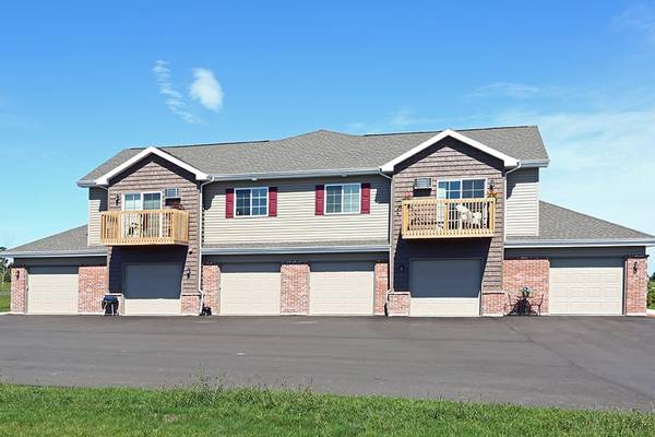 $1,715 / 2br - 1067ft2 - Pre-3-Hillside Estates-1 & 2B/R - Heat & Trash Incl!! (Grafton)63813312307971121
