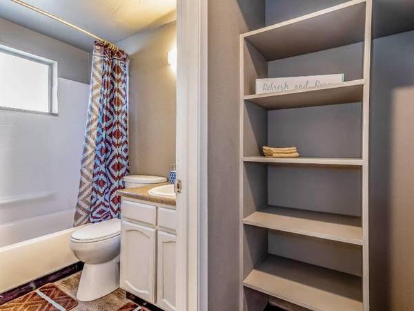$1,039 / 1br - 430ft2 - Air conditioning, Built in Shelves, Elevator, Pantry (Brighton)63973499796866124