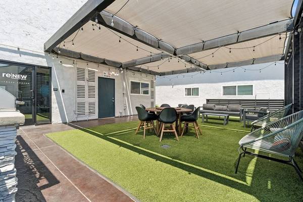 $2,940 / 2br - 950ft2 - 2-Toned Upgraded Cabinetry, Walk-in Closets, Swimming Pools (Serra Mesa)63865931015041121