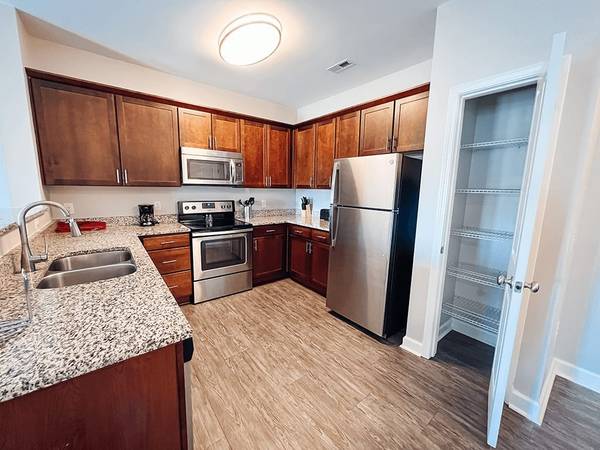 $1,719 / 3br - 1415ft2 - 3 Bed, Ceiling Fans Throughout, Large Walk-In Closets (98 Devonshire Dr, Scott Depot, WV)64010834542595123