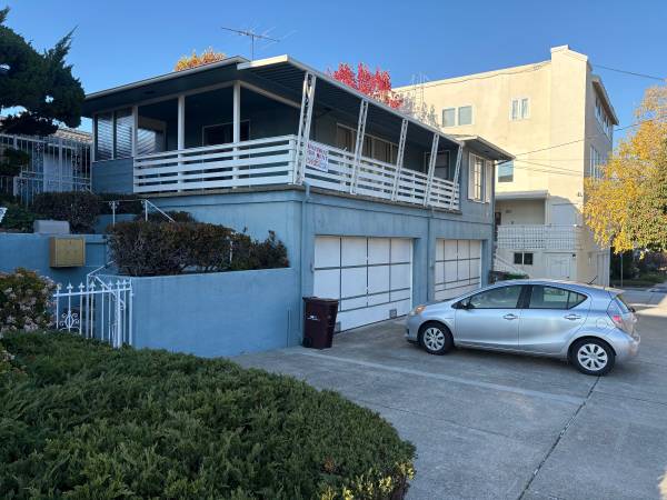 Beautiful, Charming, Convenient & Sunny Rockridge Apartment 1