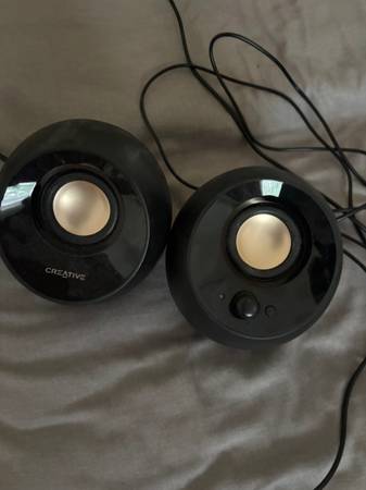 Portable speakers - Wired 1