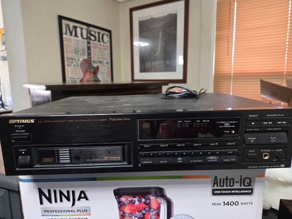 Optimus 6-Disc Magazine  Professional Series CD Changer 1