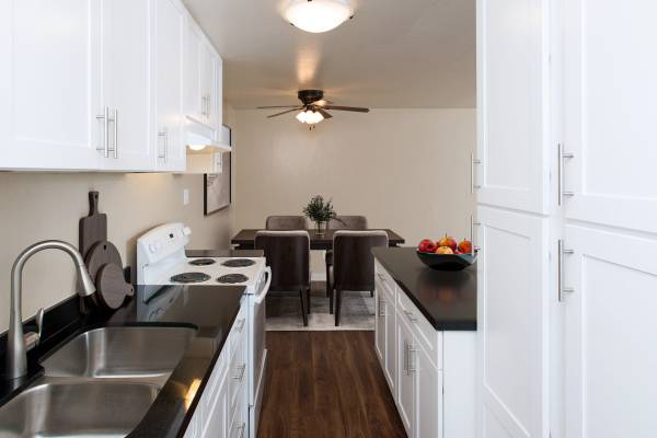 $2,315 / 2br - 950ft2 - Lavandería en el lugar, cerca del transporte público, 2 habitaciones 1 baño (richmond / point / annex)63667975936515124