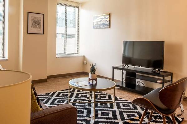 $1,599 / 1br - Window Coverings, Carpeting, Elevator (111 Fifth Ave, Pittsburgh, PA)64013203422594124
