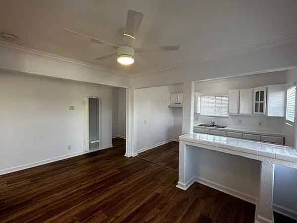 $850 / 2br - **completely remodeled unit located on the second floor! (pacifica)64023717702019121