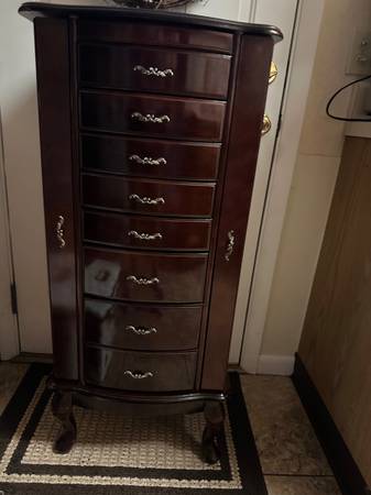 Standing Jewelry Box 1