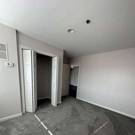 $2,525 / 2br - 1140ft2 - On-site Management, Spacious Walk-in Closets, Scenic View (180 Woodbury St, Manchester, NH)63932188023171123
