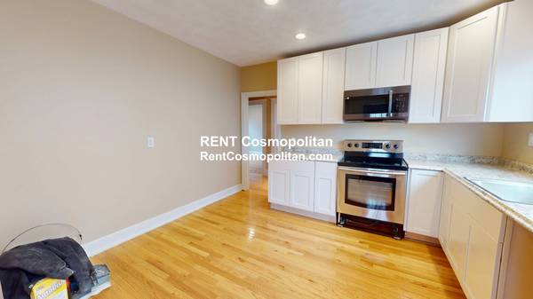 $2,800 / 2br - GORGEOUS 1st flr Suite- in unit laundry- great location! 3d tr63828556984833120