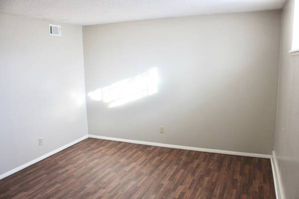 $675 / 2br - 800ft2 - Need a place to stay for School? Rent at Bluestem Today! (Emporia)63624470357251123