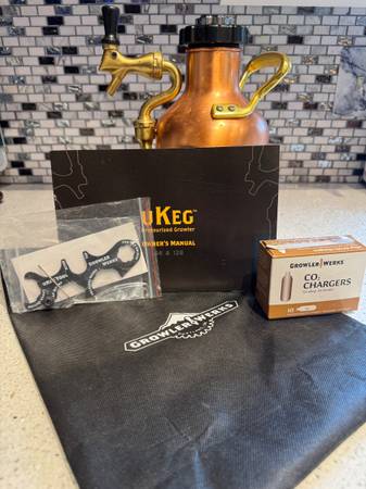 Make Offer! GrowlerWerks Copper Carbonated Growler! W/Extras! 64oz. 1