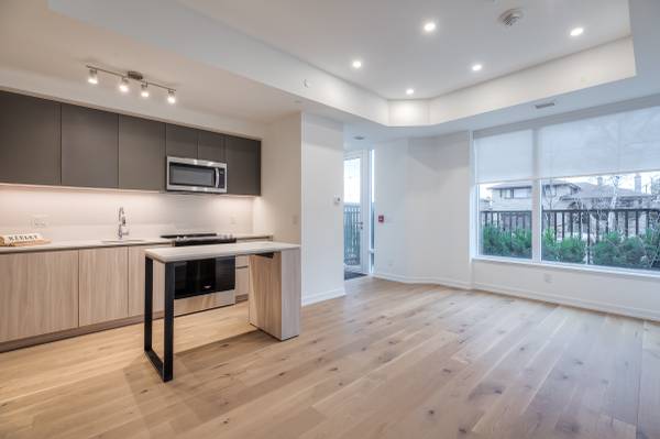 15 MARYPORT AVE. #104 - 2BED+DEN/3BATH, PARKING, LOCKER, TERRACE 1