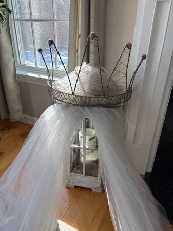 Pottery Barn Metal Decorative Crown with Tulle Bed Canopy 1