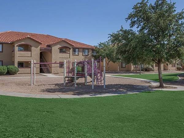 $1,328 / 3br - 1259ft2 - Refreshing Pool, Patio Storage Closets, Covered Parking (Casa Grande)64024996272387122