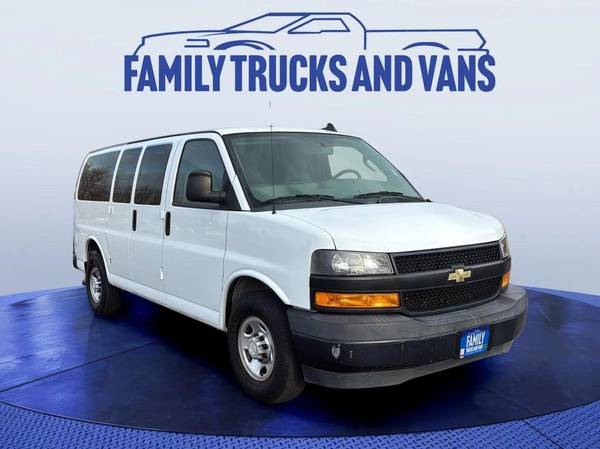 2018 Chevrolet Express Passenger 2500 - Photo 7