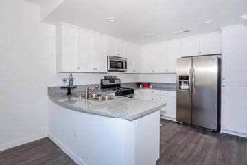 $3,150 / 2br - 1123ft2 - Just Minutes from Shopping & Dining! Two-Bedroom Townhome (Chula Vista)63775698175233123