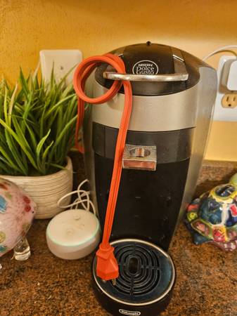 NESCAFÉ Dolce Gusto Esperta 2 Coffee Machine 1