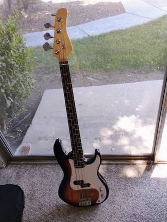 Bajo eléctrico - $50 (San Jacinto)63471082810883120