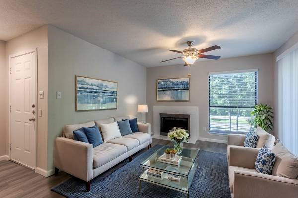$1,495 / 2br - 1000ft2 - BBQ/Picnic Area, Fireplace, Hardwood Floors (4328 Duck Creek Dr, Garland, TX)63846411905539120
