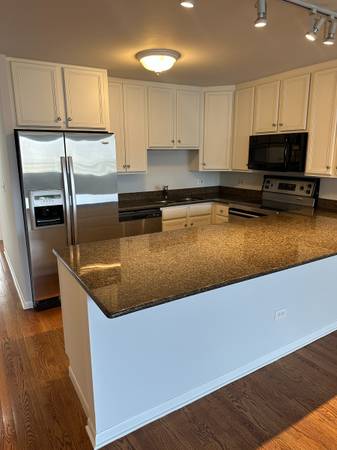 $4,250 / 2br - Gold Coast 2BR/2BA – $4,250 – Pioneer Verified | Modern Finishes (Gold Coast)63918412439042120