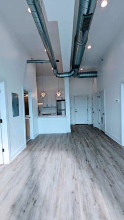 $2,545 / 2br - 2bed/2bath SUNNY, in unit laundry, storefront, elevator, MAIN STREET (Lincoln Square)63960013441539121