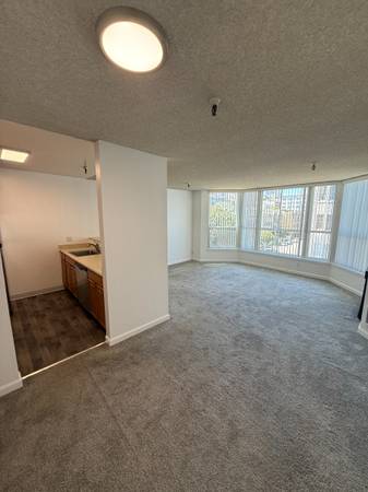 1690 Broadway #708 - Stunning 2x1 - Top Floor - On-Site Gym