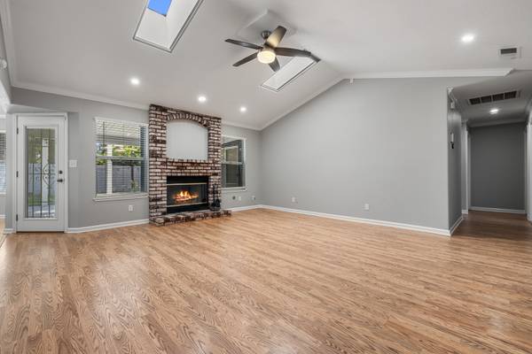 $2,980 / 4br - 1718ft2 - 4 Bedroom 2 Bath Home Located Near Schools & Shopping! (Turlock)64021481916418123