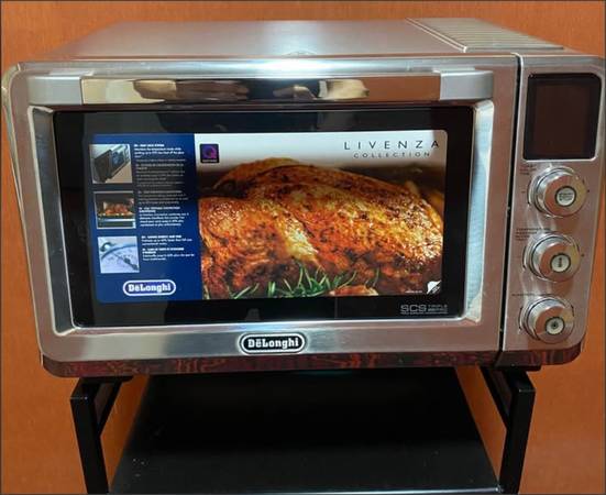 DeLonghi Livenza Convection Toaster Oven EO241150M – NEW – Small Dent 1