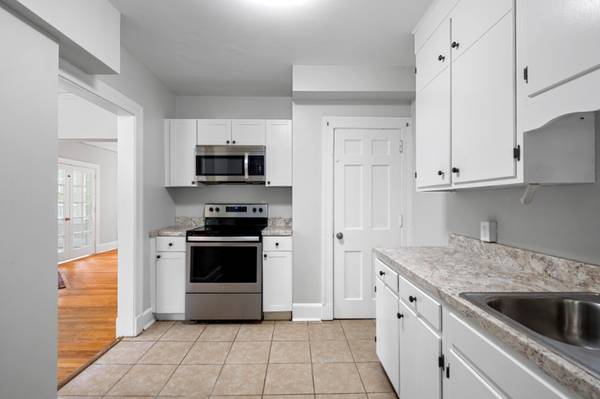 $1500.00 / 5br - 2000ft2 - Massive Colonial-Style Historic Duplex63993079846659123