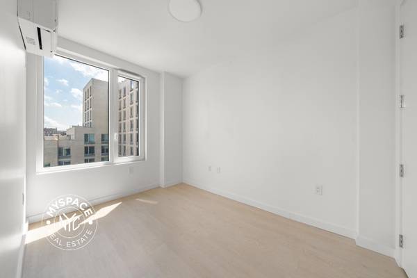 $3,200 / 1br - 1 habitación con enorme terraza privada! (Crown Heights)63788361046019124
